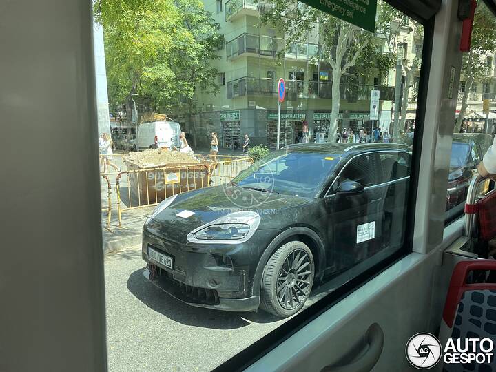 porsche-cayenne-ev-c293815062024162646_2