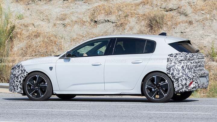 Cazado el nuevo Peugeot 308, descubre la renovación que desafía al Golf en estas fotos espía 11