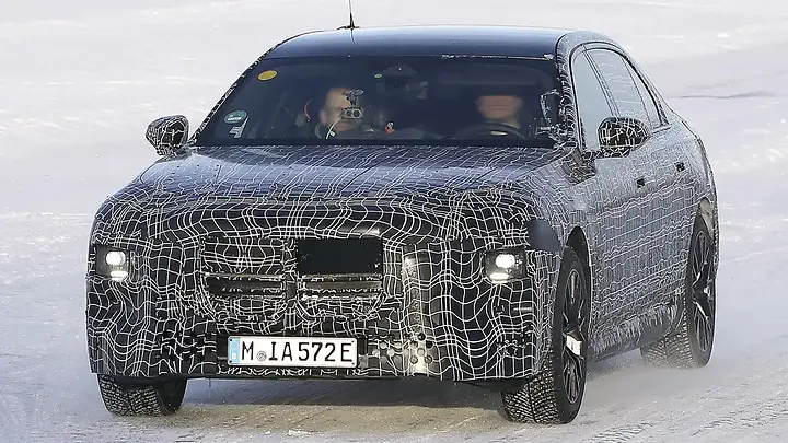 BMW 7-Series Facelift - front end_cw7qgv