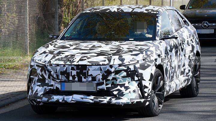 Following the Mazda6e comes a new SUV, the electric Mazda CX-6e has been spotted in Europe 2