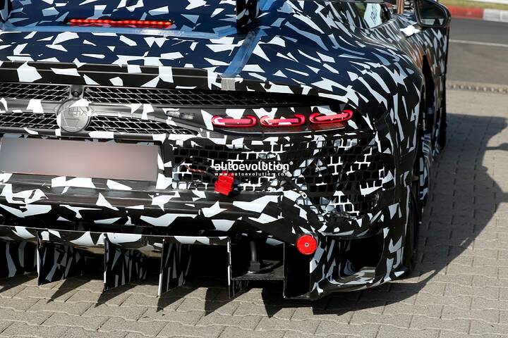 spy-photos-2027-mercedes-amg-gt-black-series-looks-more-production-ready-than-ever-before_5