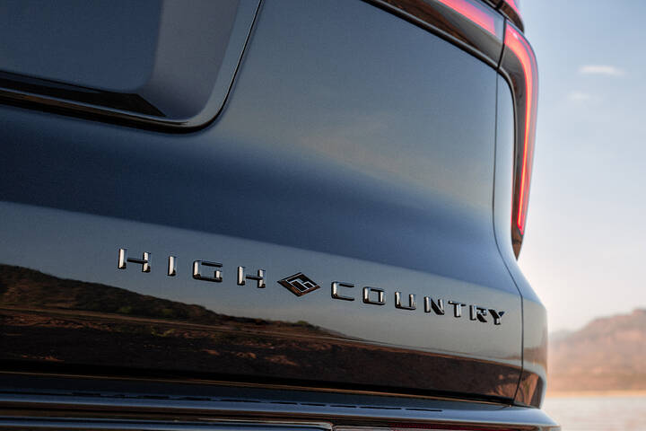 2027-Chevrolet-Traverse-High-Country-Rear-Badge-in-Mosaic-Black-Metallic