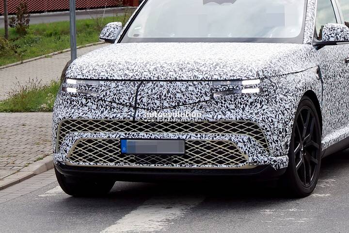 imgi_54_2027-genesis-gv90-spied-with-purportedly-optional-coach-doors-open_8