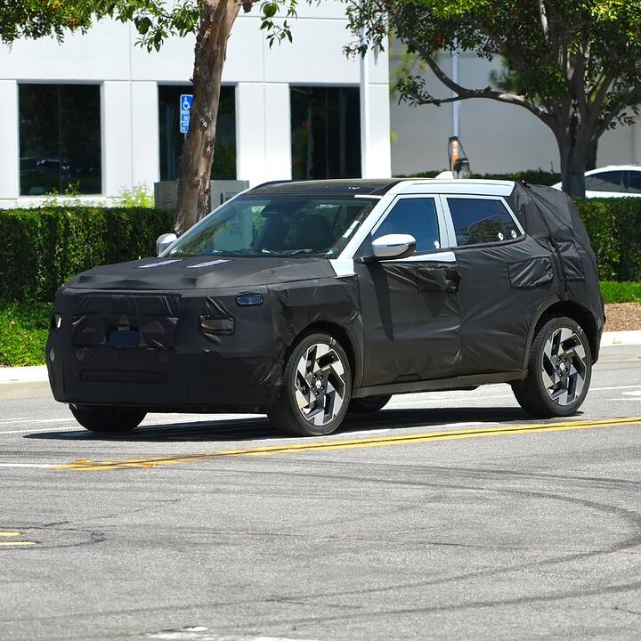 2027 Hyundai Kona Prototype_newcarscoops_d1002308e