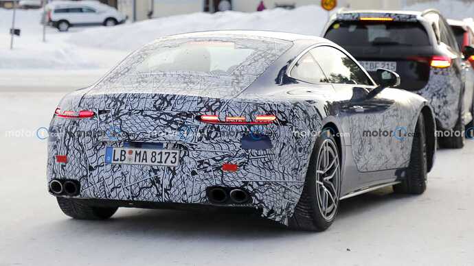 mercedes-amg-gt-rear-view-facelift-spy-photo (1)