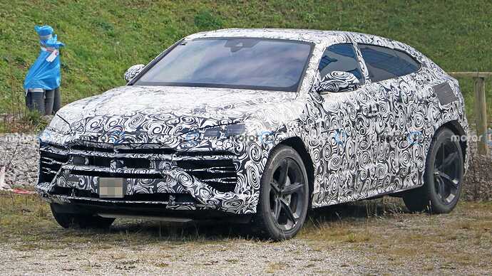 lamborghini-urus-phev-new-spy-photo (4)