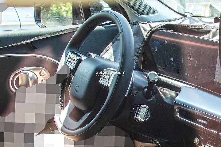 2025-hyundai-ioniq-9-spied-inside-and-out-looks-proper-for-a-us-made-three-row-suv_37