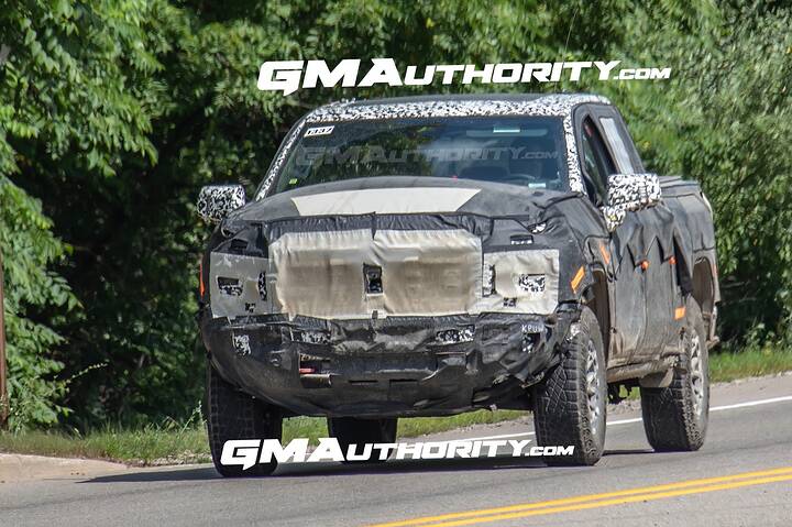 2027-Chevrolet-Silverado-ZR2-1500-Prototype-Spy-Shots-September-2025-Exterior-001