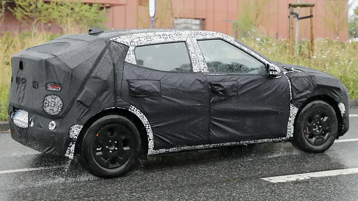 Hyundai Ioniq 2 - wet rear angled