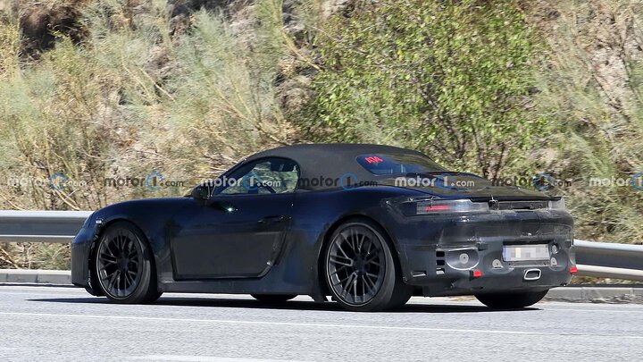 2025-porsche-boxster-ev-spied-with-final-headlights-and-taillights (6)