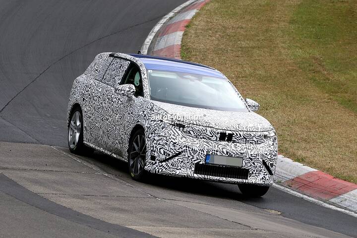 imgi_49_2026-skoda-eviatiq-people-carrier-spied-boasting-vision-7s-concept-styling-influences_13