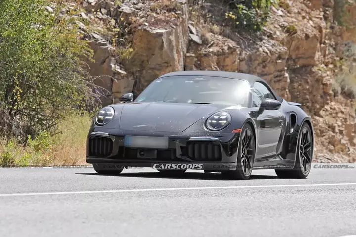 Porsche-911-Turbo-convertible-scoop-00007-1024x684