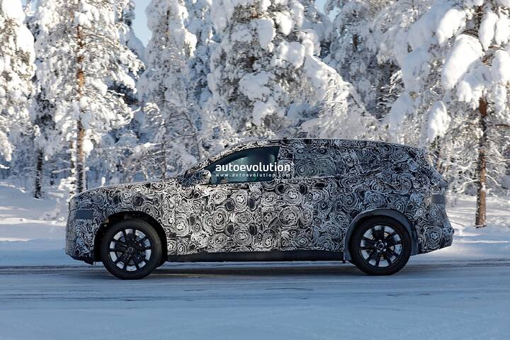 imgi_102_spy-photos-2028-bmw-ix1-newcarscoops_19