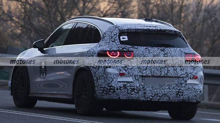 El Mercedes-AMG GLC 53 EQ se destapa, un futuro SUV eléctrico extremo con más potencia de la que imaginas 16