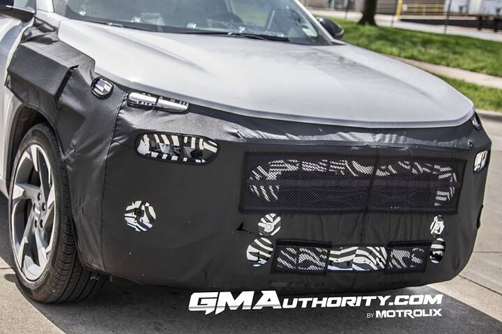 imgi762027-Chevrolet-Trax-Refresh-Prototype-Spy-Shots-newcarscoops-Exterior-002-front-three-quarters-front-fascia