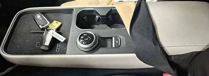 _فورد تورس 2026 فيس لفت بالتحديثات الجديدة_في أحدث ظهور لها مع تمويهات خفيفه توضح التغييرات اللي (2)