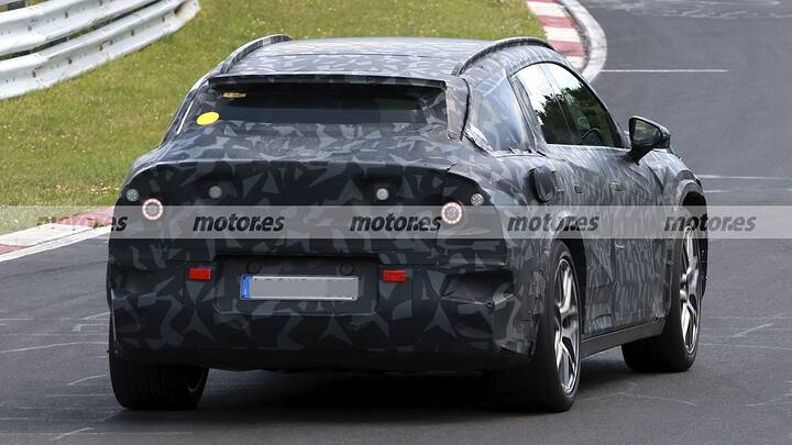 mercedes-amg-gt-suv-electrico-fotos-espia-2025110456-1760085137_11