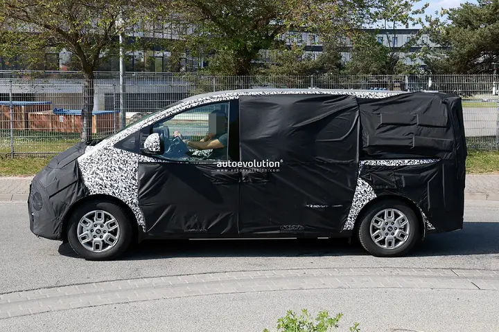 starship-like-hyundai-staria-minivan-is-finally-getting-ev-power_11