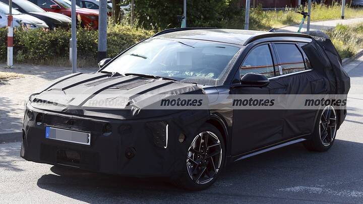 El nuevo familiar de KIA cazado en estas primeras fotos espía tiene algo del Optima… y apunta directo al Passat 7