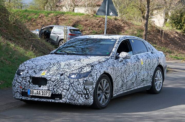 2026-mercedes-benz-c-class-ev-prototype-spied-inside-and-out-shows-intriguing-details_10