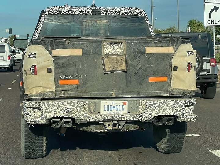 2027 GMC Sierra spotted on the road. #2027gmcsierra #trucks #pickup #spotted #testing #camouflag (2)