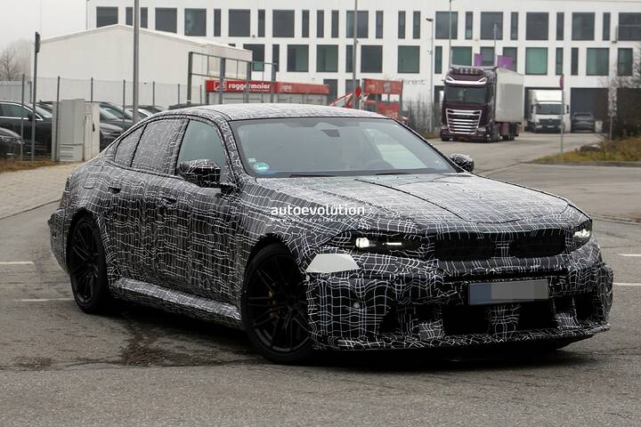 imgi_47_2028-bmw-m5-sedan-adopts-neue-klasse-i3-rear-signature-lighting_6