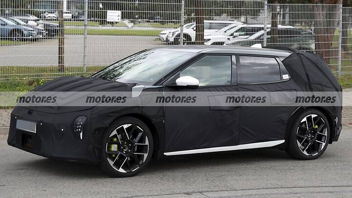Fotos espía del KIA EV4 GT, el compacto eléctrico que amenaza al ID.3 GTX y a Tesla 5