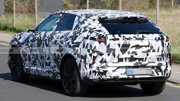 Following the Mazda6e comes a new SUV, the electric Mazda CX-6e has been spotted in Europe 13