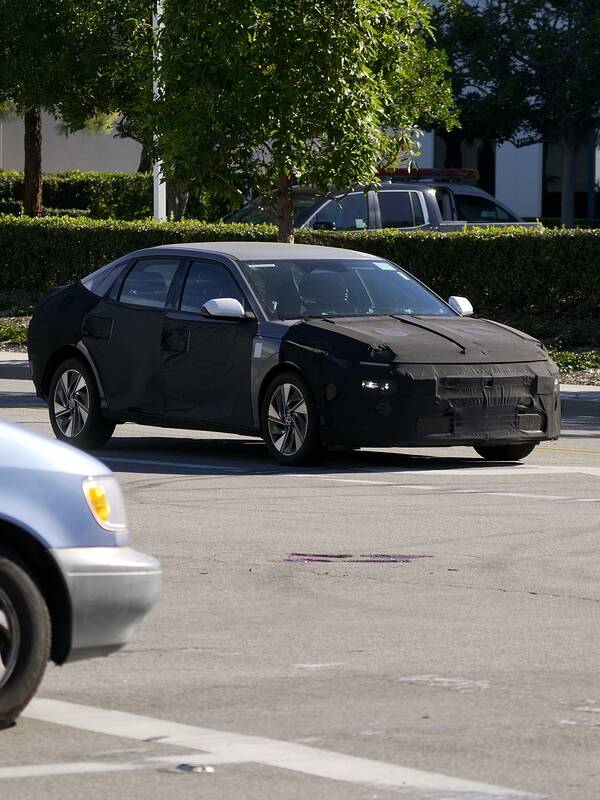 2027 Hyundai Elantra newcarscoops-112dd0a8d821