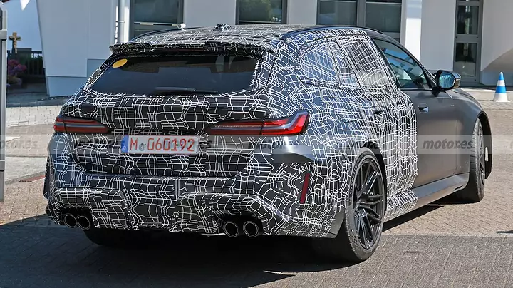 bmw-m5-touring-2025-fotos-pruebas-desarrollo-2024103698-1723477023_10