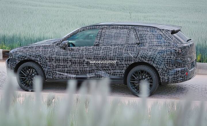 first-look-at-the-g65-bmw-x5-ix5-prototype-reveals-intriguing-design-details_4