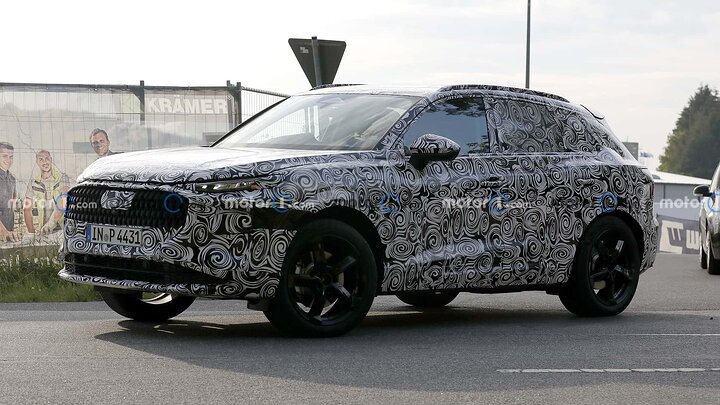 2025-audi-q3-spy-photo (1)