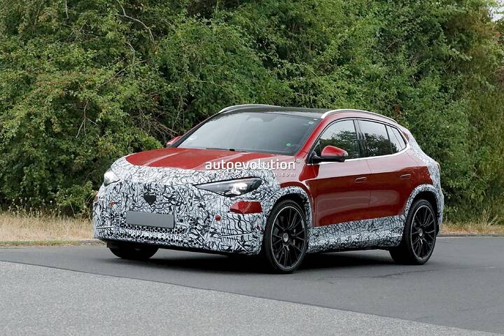 2027-mercedes-amg-gla-electric-sheds-more-camo-now-that-the-donor-benz-is-out-in-the-wild_4