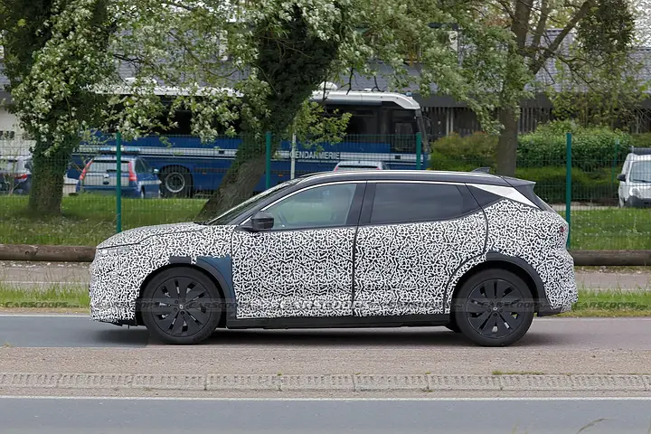 Renault-Scenic-E-Tech-Spy-Shots-EV-5