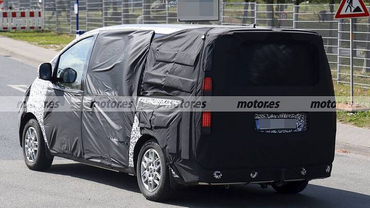 hyundai-staria-ev-2026-fotos-espia-2025107721-1744707470_16