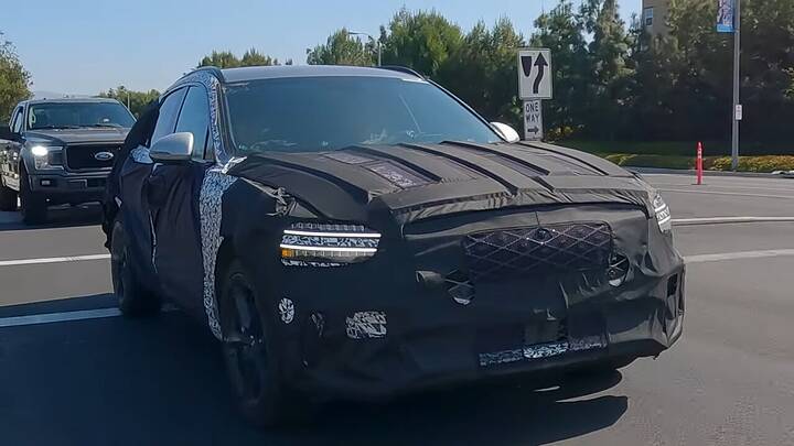 2025 Genesis GV70 Sport Facelift Spotted during testing  제네시스 GV70 1-22 screenshot