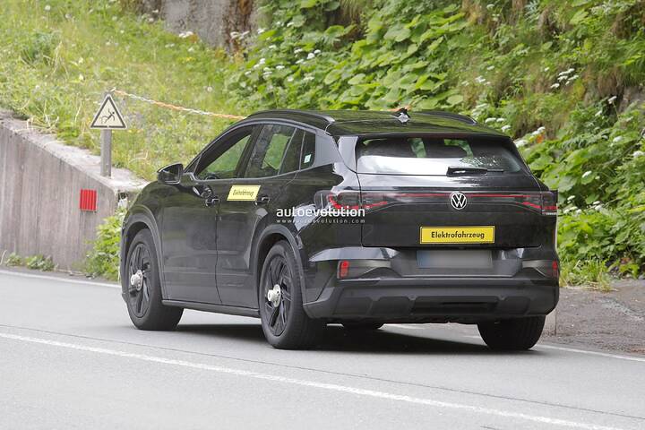 first-ever-volkswagen-id-tiguan-spied-ahead-of-its-us-launch-for-the-2027-newcarscoops_11