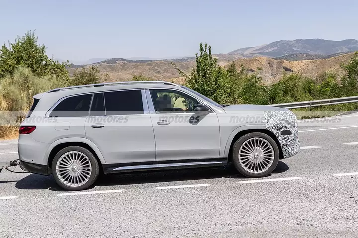 mercedes-maybach-gls-facelift-2026-fotos-espia-2024103226-1720888451_5