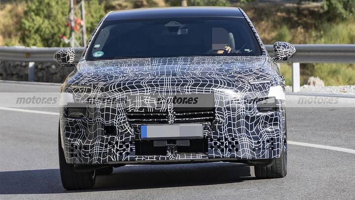 El nuevo BMW Serie 7 2026 se deja ver en nuevas fotos espía… y sí, los faros finos y polémicos siguen ahí 2