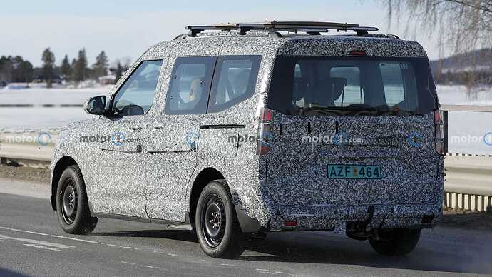 ford-tourneo-courier-spy-photo (10)