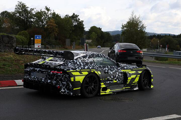 mercedes-amgs-new-gt-black-series-looks-like-a-track-monster-in-fresh-scoops_10