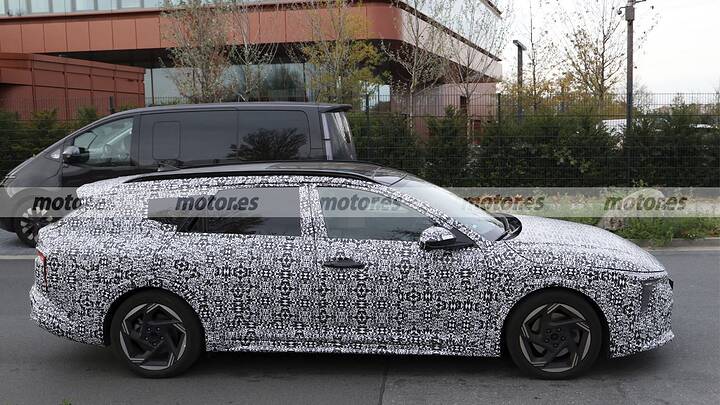 kia-k4-wagon-2026-fotos-espia-destape-2025110845-1762157275_8