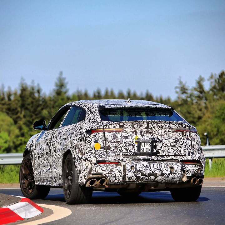'Lamborghini testing a facelifted #UrusPHEV @ the @nuerburgring ' #lamborghini #Lamborghiniurus #urus #urusphev #nurburgring #nuerburgring #ring #norschleife #gruenehoelle #nbr #cartest #spycar #spyshot #erlkönig #ThomasSPhotos (1)