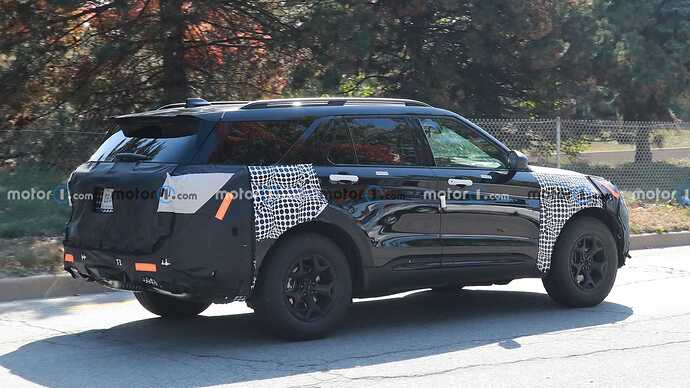 updated-ford-explorer-timberline-spy-photos (10)