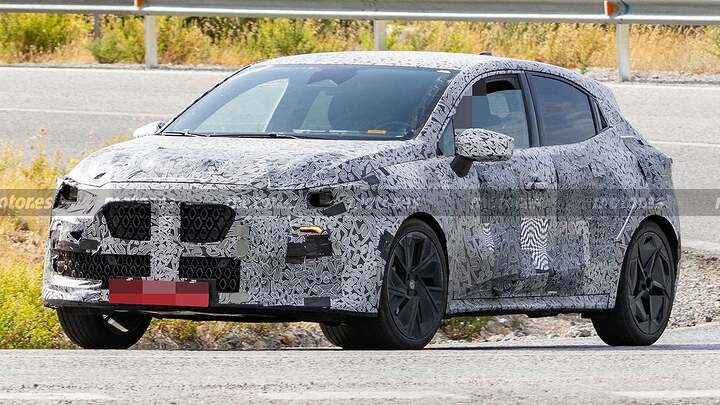 El nuevo Clio híbrido de 160 CV se queda corto, se descubre el secreto de Renault que apunta a las siglas RS 0