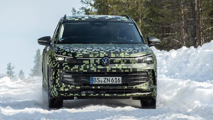 vw-tiguan-2023-covered-drive (11)