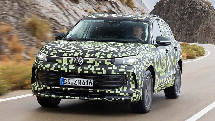 vw-tiguan-2023-covered-drive (10)