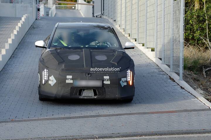 imgi_37_kias-ev4-gt-sedan-hits-the-open-road-for-testing-could-pack-roughly-400-hp_1