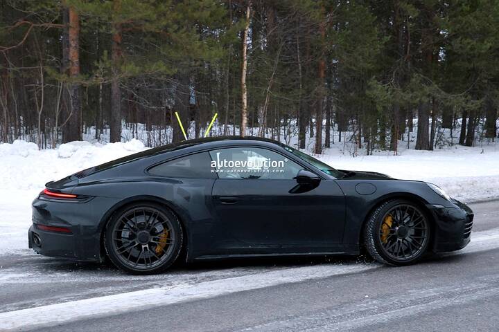 imgi_79_spy-photos-new-porsche-911-turbo-touring-shows-flush-automatically-extending-spoiler_8