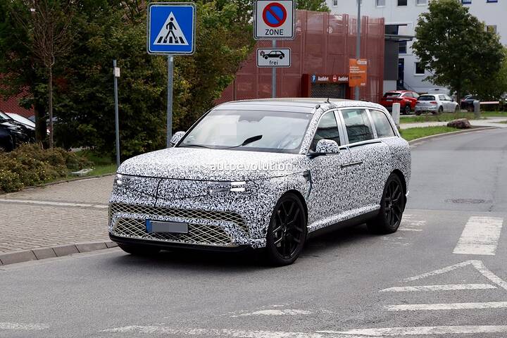 imgi_55_2027-genesis-gv90-spied-with-purportedly-optional-coach-doors-open_9